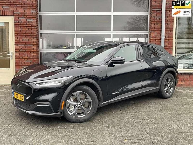 Zwart Gebruikt 2022 Ford Mustang Mach-E SUV | € 15.100 - Afbeelding 1/4