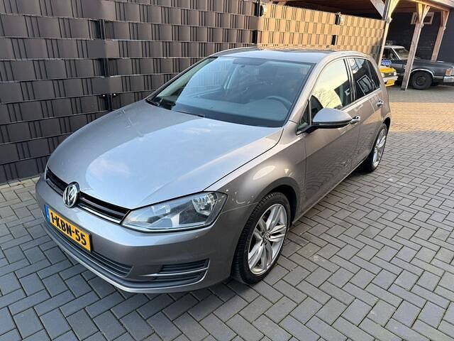 Grijs (metallic) Occasion 2013 VW Golf VII Trendline Hatchback | € 6.950 (Iets duurder) - Afbeelding 1/4