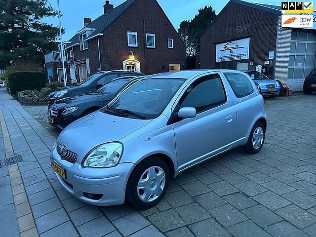 Occasion Toyota Yaris 87 PK (63 kW) 2005 Grijs (metallic) Hatchback