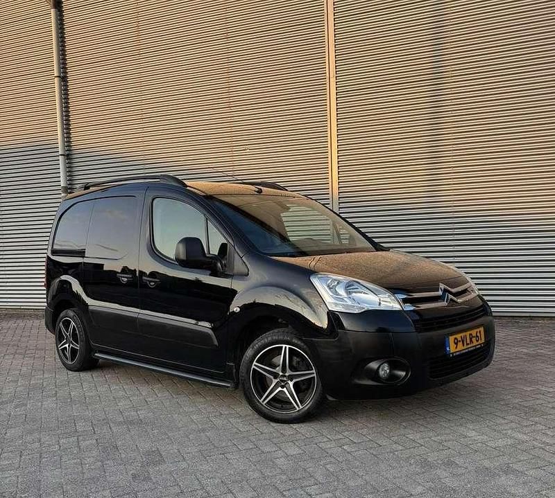Zwart Gebruikt 2011 Citroën Berlingo MPV | € 8.950 (Eerlijke prijs) - Afbeelding 1/4