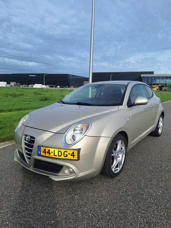Beige Gebruikt 2010 Alfa Romeo MiTo Hatchback | € 3.450 (Eerlijke prijs) - Afbeelding 1/4