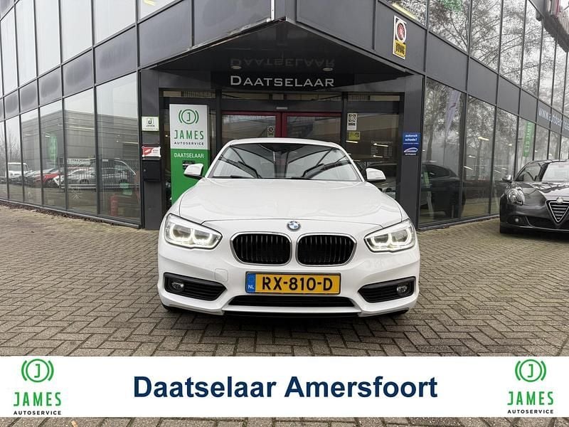 Wit Gebruikt 2018 BMW 118 Executive Hatchback | € 17.744 (Goede deal) - Afbeelding 1/4