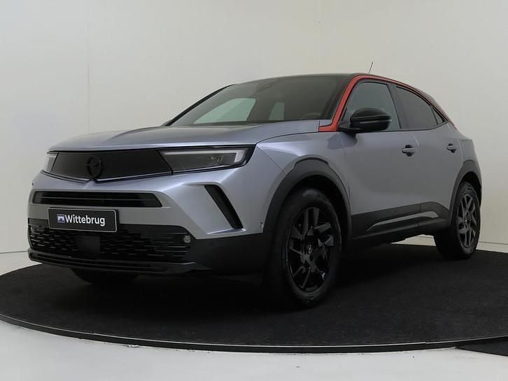 Grijs Gebruikt 2023 Opel Mokka GS Line SUV | € 20.925 (Eerlijke prijs) - Afbeelding 1/3