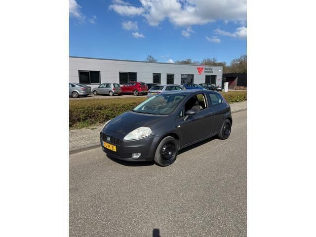 Grijs Gebruikt 2007 Fiat Grande Punto Dynamic Hatchback | € 999 (Duur) - Afbeelding 1/4