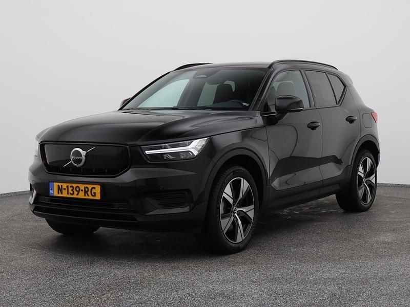 Zwart (metallic) Occasion 2021 Volvo XC40 Plus SUV | € 23.900 (Super prijs) - Afbeelding 1/4