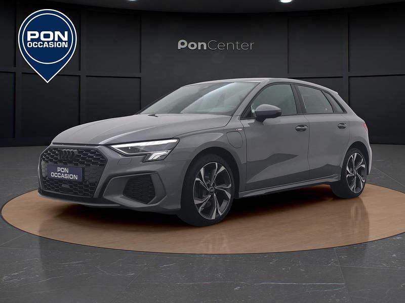 Grijs Gebruikt 2022 Audi A3 Sportback Advanced Hatchback | € 31.950 (Eerlijke prijs) - Afbeelding 1/4