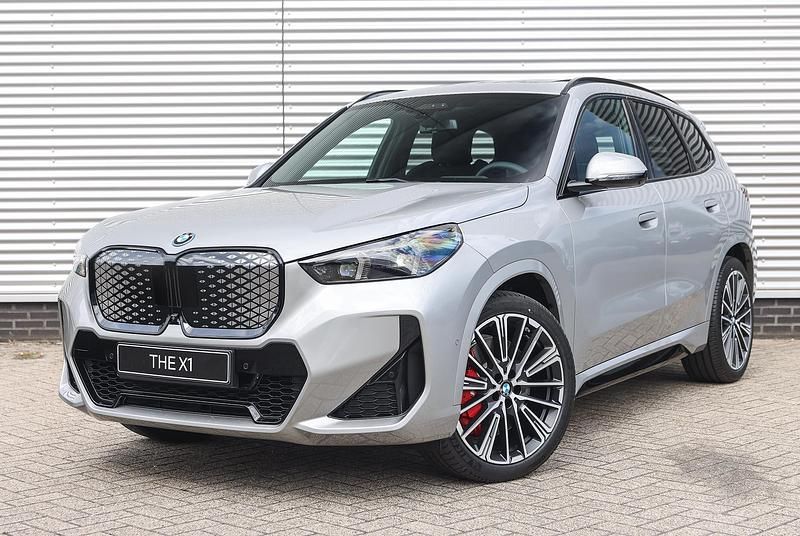 Zilver Nieuw 2025 BMW iX1 Executive SUV | € 63.734 (Eerlijke prijs) - Afbeelding 1/4