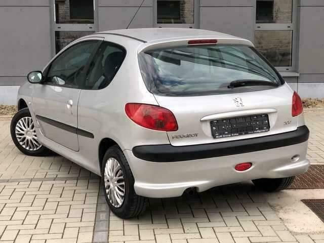 Occasion Peugeot 206 73 PK (53 kW) 2005 Grijs Sedan