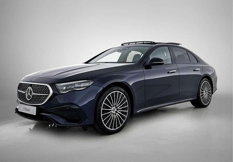 Blauw Nieuw 2025 Mercedes E300 Sport Edition Sedan | € 83.456 (Eerlijke prijs) - Afbeelding 1/4