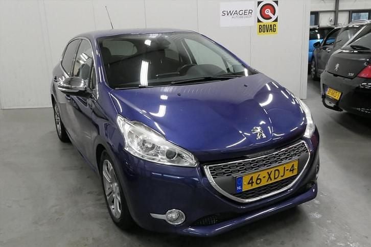 Blauw (metallic) Gebruikt 2012 Peugeot 208 Allure Hatchback | € 4.995 (Goede deal) - Afbeelding 1/4