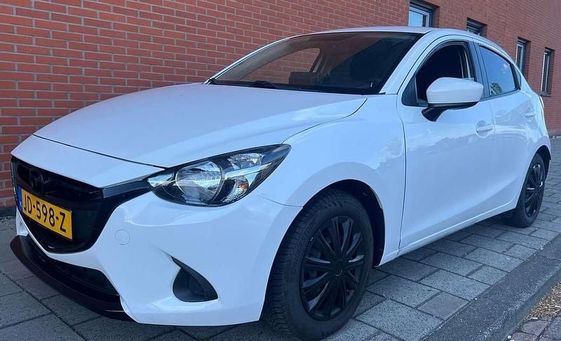 Wit Gebruikt 2016 Mazda 2 Hatchback | € 8.750 (Goede deal) - Afbeelding 1/4