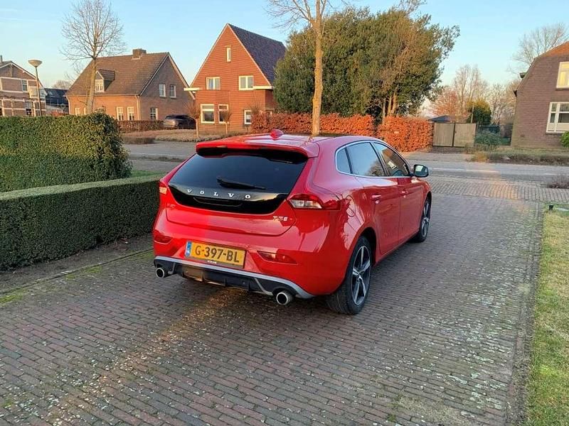 Occasion Volvo V40 R-Design 152 PK (111 kW) 2019 Rood Sedan