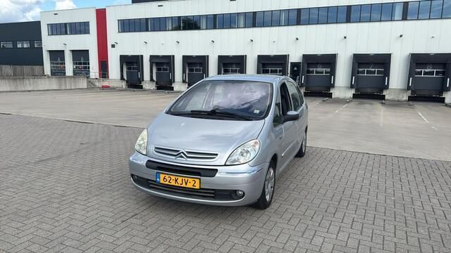 Grijs Gebruikt 2005 Citroën Xsara Picasso MPV | € 1.995 (Iets duurder) - Afbeelding 1/4