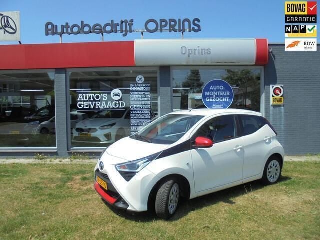 Wit Gebruikt 2018 Toyota Aygo X-play Hatchback | € 11.949 (Eerlijke prijs) - Afbeelding 1/4