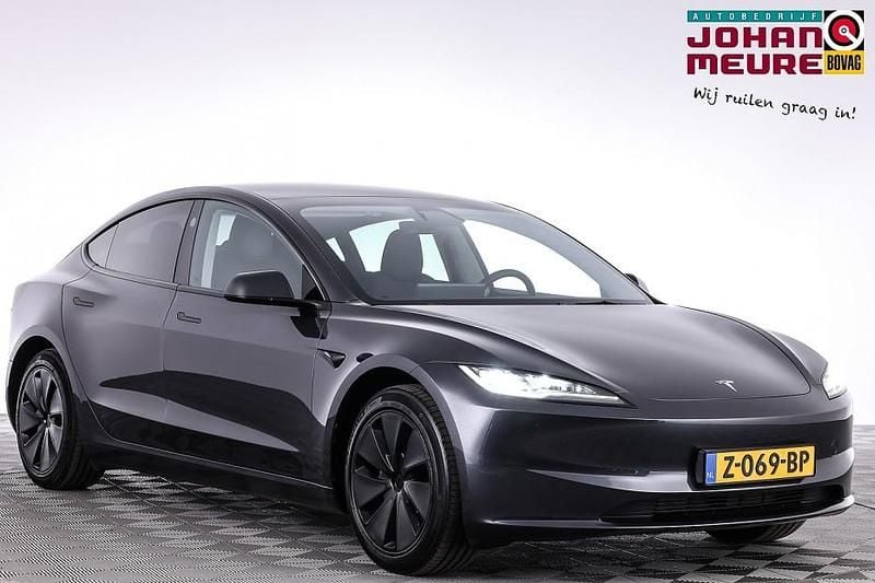 Grijs Gebruikt 2024 Tesla Model 3 RWD Sedan | € 34.990 (Eerlijke prijs) - Afbeelding 1/4