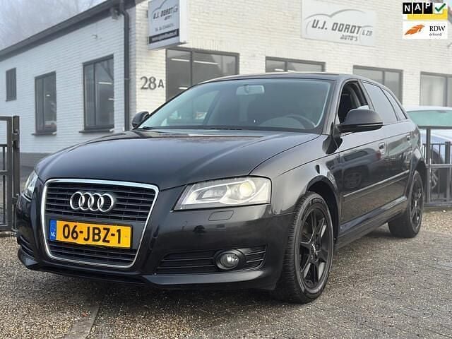 Zwart Occasion 2009 Audi A3 Sportback Attraction Hatchback | € 5.950 (Eerlijke prijs) - Afbeelding 1/4