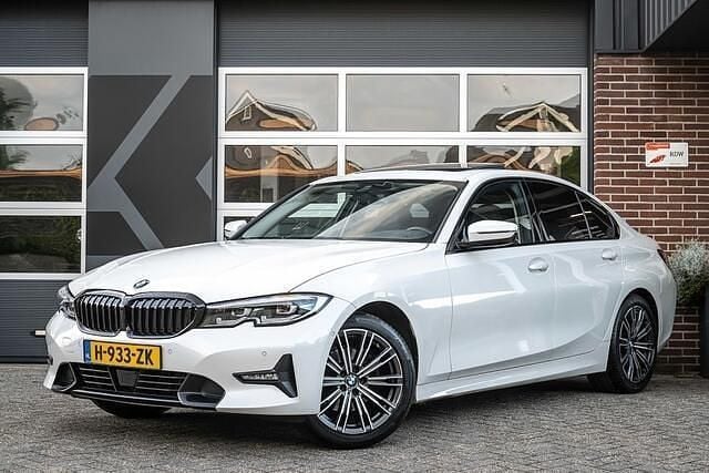 Wit Gebruikt 2019 BMW 320 Executive Sedan | € 27.900 (Goede deal) - Afbeelding 1/4