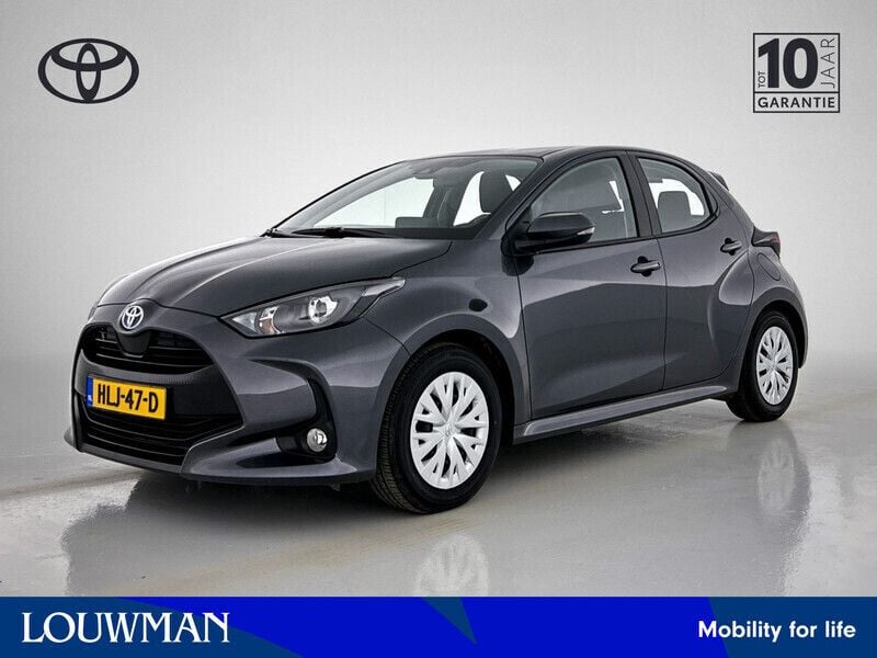 Grijs Gebruikt 2024 Toyota Yaris Hybrid Active Hatchback | € 22.945 (Eerlijke prijs) - Afbeelding 1/3