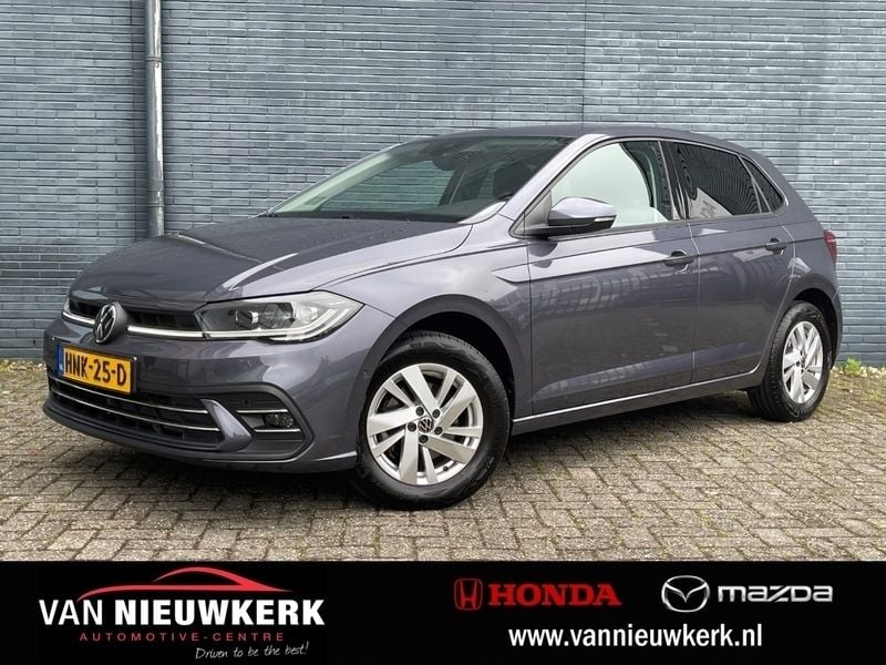 Grijs Gebruikt 2024 VW Polo Style Hatchback | € 25.900 (Eerlijke prijs) - Afbeelding 1/4
