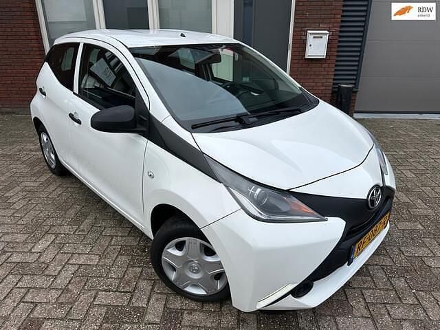 Wit Gebruikt 2017 Toyota Aygo Hatchback | € 7.900 (Goede deal) - Afbeelding 1/4