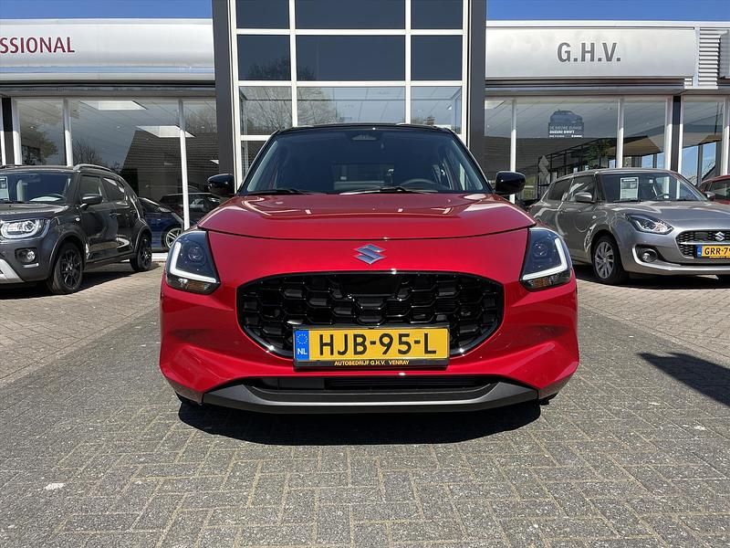 Occasion Suzuki Swift 82 PK (60 kW) 2025 Rood, metallic lak Hatchback