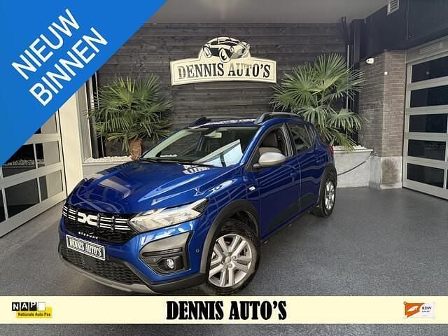 Blauw Gebruikt 2023 Dacia Sandero Comfort Hatchback | € 15.950 (Eerlijke prijs) - Afbeelding 1/4