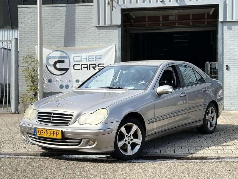 Grijs Gebruikt 2004 Mercedes C180 Avantgarde Sedan | € 1.350 (Super prijs) - Afbeelding 1/4