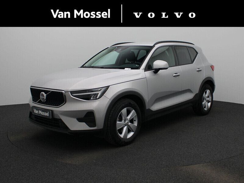 Grijs Gebruikt 2023 Volvo XC40 Momentum SUV | € 32.940 (Goede deal) - Afbeelding 1/4