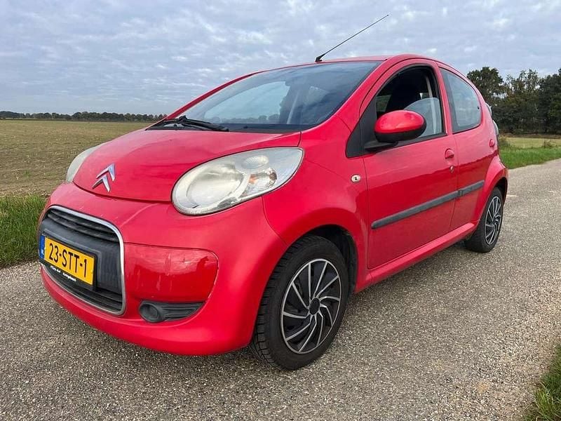 Rood Occasion 2011 Citroën C1 SELECTION Hatchback | € 1.950 (Goede deal) - Afbeelding 1/4