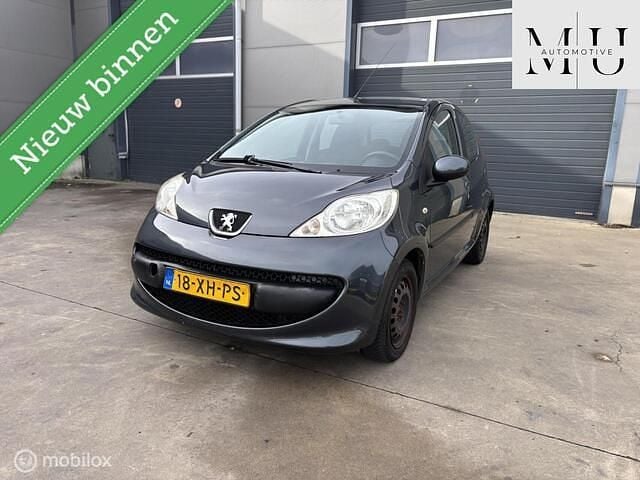 Grijs Gebruikt 2007 Peugeot 107 Urban Move Hatchback | € 1.950 (Eerlijke prijs) - Afbeelding 1/4