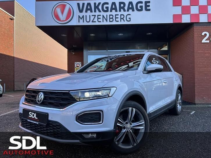 Wit (metallic) Occasion 2018 VW T-Roc Business SUV | € 21.945 (Goede deal) - Afbeelding 1/4