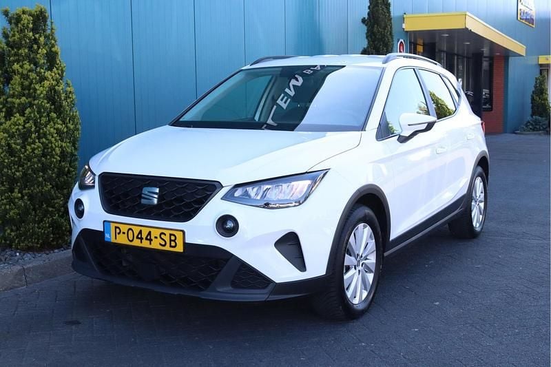 Wit Gebruikt 2022 Seat Arona Business SUV | € 16.850 (Eerlijke prijs) - Afbeelding 1/4