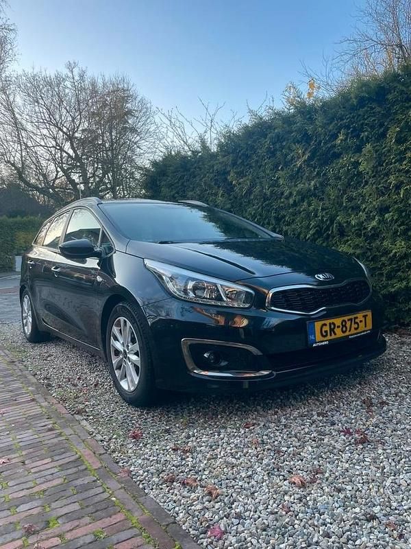 Zwart Gebruikt 2015 Kia Ceed First Edition Hatchback | € 6.999 (Goede deal) - Afbeelding 1/4
