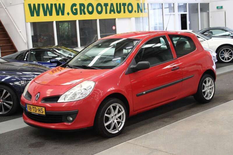 Rood, metallic lak Gebruikt 2006 Renault Clio II Authentique Hatchback | € 1.444 (Goede deal) - Afbeelding 1/4