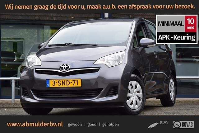 Grijs Gebruikt 2013 Toyota Verso-S Comfort MPV | € 9.990 (Goede deal) - Afbeelding 1/4