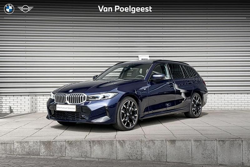 Bmw individual tansanit metallic (blauw metallic) Gebruikt 2025 BMW 330e Basis Stationwagen | € 57.900 - Afbeelding 1/4