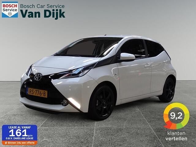 Wit Gebruikt 2018 Toyota Aygo X-play Hatchback | € 9.777 (Eerlijke prijs) - Afbeelding 1/4