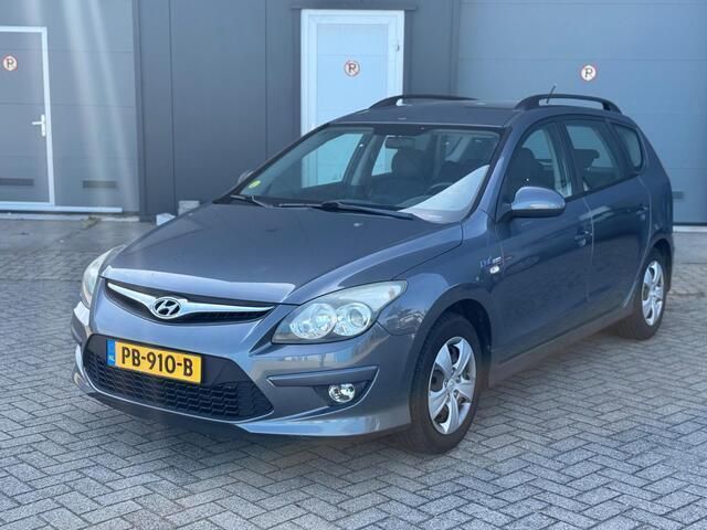 Grijs Gebruikt 2010 Hyundai i30 Active Stationwagen | € 1.950 (Eerlijke prijs) - Afbeelding 1/4