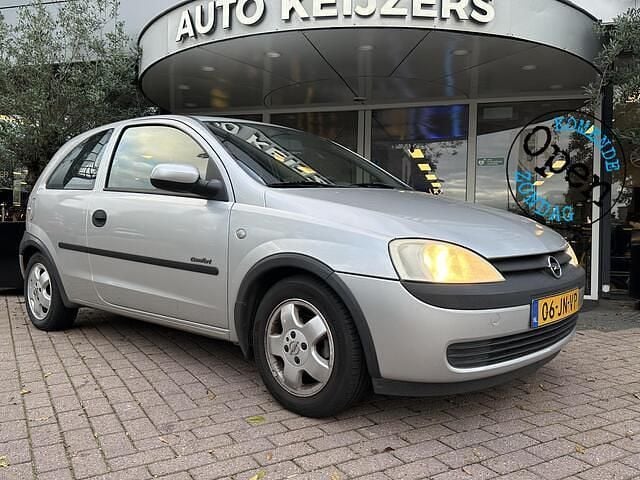 Grijs Gebruikt 2002 Opel Corsa Comfort Hatchback | € 1.900 (Eerlijke prijs) - Afbeelding 1/4
