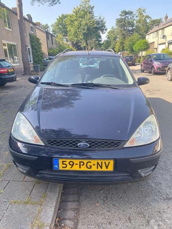 Blauw Gebruikt 2004 Ford Focus Ambiente Stationwagen | € 600 (Goede deal) - Afbeelding 1/4
