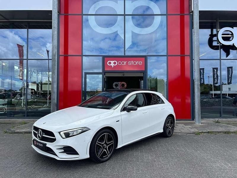 Wit Gebruikt 2020 Mercedes A250 Business Hatchback | € 30.999 (Iets duurder) - Afbeelding 1/4