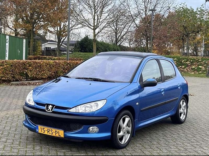 Blauw Occasion 2005 Peugeot 206 Hatchback | € 2.950 (Eerlijke prijs) - Afbeelding 1/2