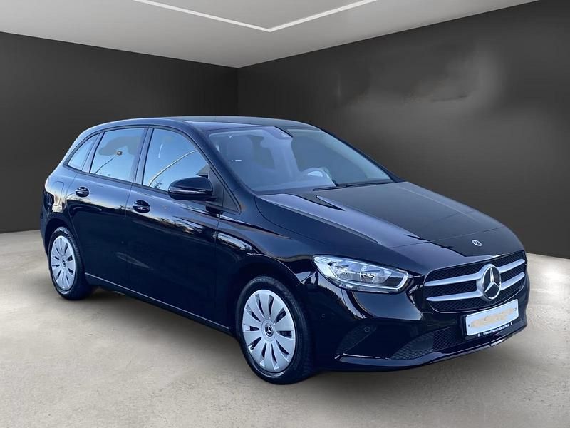 Zwart Gebruikt 2022 Mercedes B250e Business MPV | € 27.900 - Afbeelding 1/4