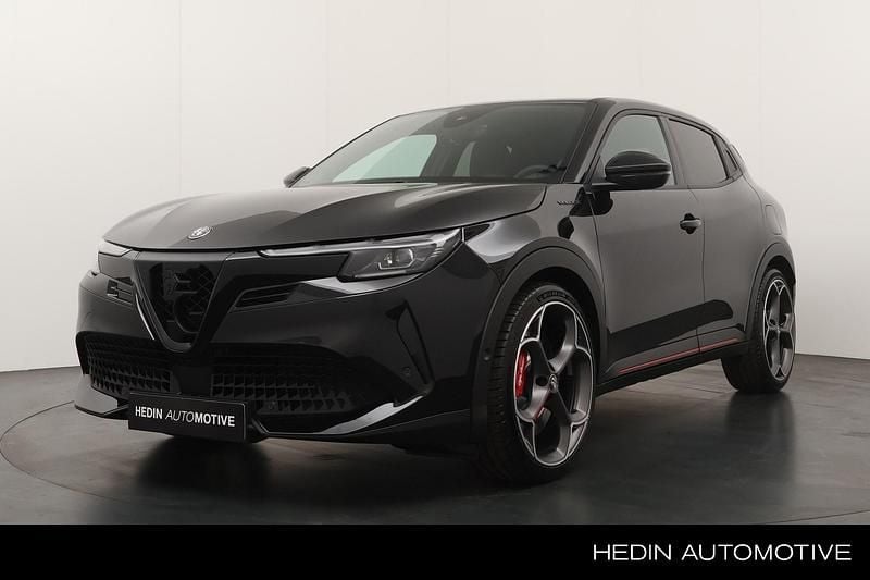 Zwart Nieuw 2025 Alfa Romeo Junior Veloce SUV | € 39.995 (Iets duurder) - Afbeelding 1/4