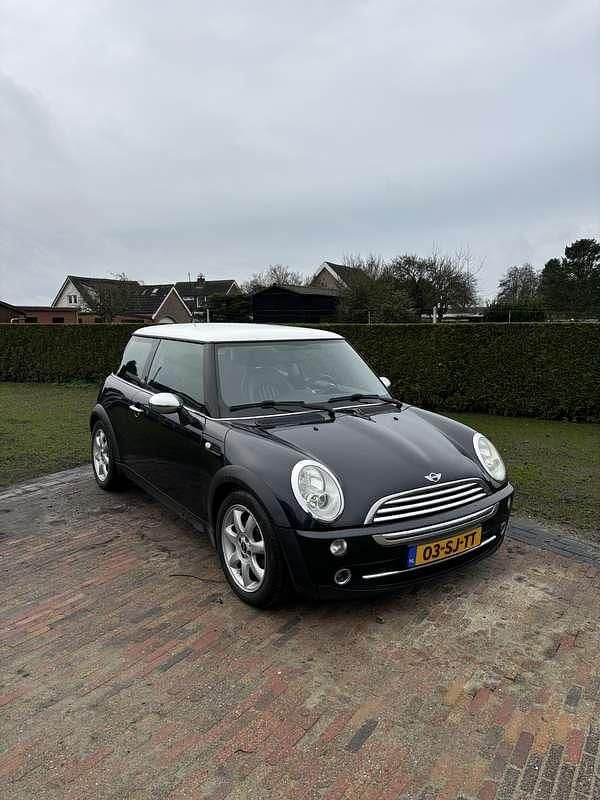 Zwart Occasion 2006 Mini Cooper Hatchback | € 2.250 (Super prijs) - Afbeelding 1/2
