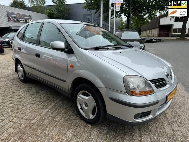 Grijs Gebruikt 2003 Nissan Almera Tino Visia MPV | € 1.250 (Eerlijke prijs) - Afbeelding 1/4