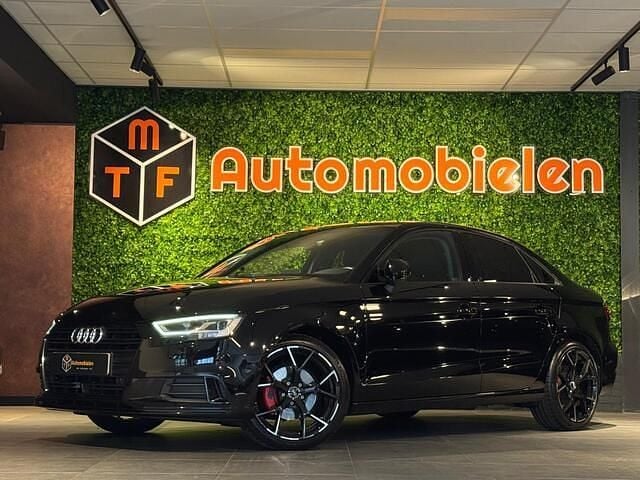 Zwart, metallic lak Gebruikt 2017 Audi A3 Sport Sedan | € 16.994 (Goede deal) - Afbeelding 1/4