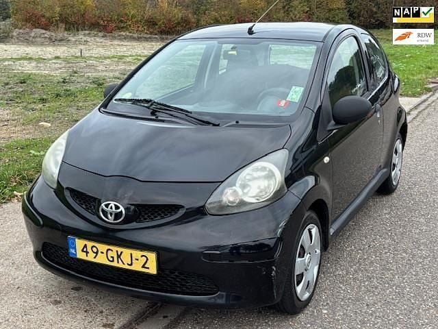 Zwart Gebruikt 2008 Toyota Aygo Hatchback | € 1.749 (Eerlijke prijs) - Afbeelding 1/4