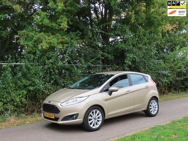 Bruin Gebruikt 2016 Ford Fiesta Titanium Hatchback | € 8.950 (Eerlijke prijs) - Afbeelding 1/4