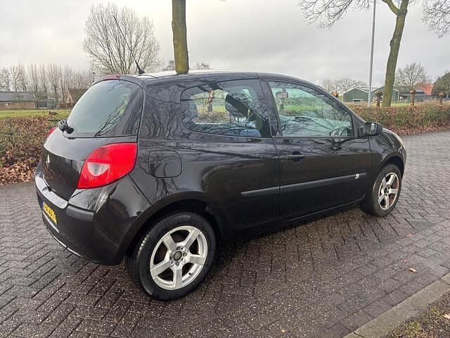 Occasion Renault Clio II 75 PK (55 kW) 2008 Zwart Hatchback